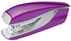 Petrus 635 WOW Grapadora Metalica + Caja de 200 Grapas - Hasta 30 Hojas - Extraegrapas Integrado - Grapado Cerrado, Abierto y Clavado - Color Violeta Metalizado