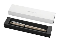 Pelikan Jazz Noble Pluma Estilografica - Punta M - Cuerpo Satinado con Detalles Cromados - Mecanismo de Cartucho Universal - Estuche de Regalo - Color Pardo